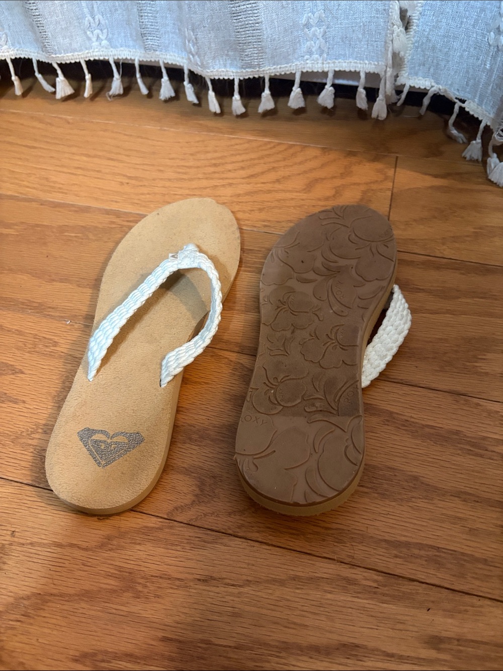 Roxy White Braided Strap Tan Footbed Flip Flop Sandals